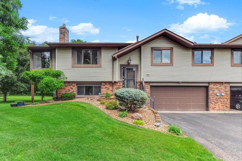 556 Donegal Cir, Shoreview, MN, 55126-4710 | Card Image