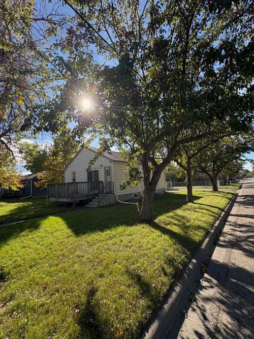 802 S Merton St, ABERDEEN, SD, 57401-6426 | Card Image