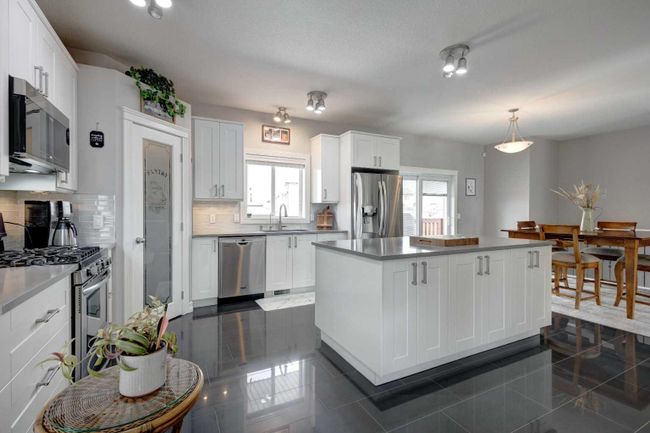 104 1 Avenue Se, Home with 5 bedrooms, 3 bathrooms and 4 parking in Langdon AB | Image 3