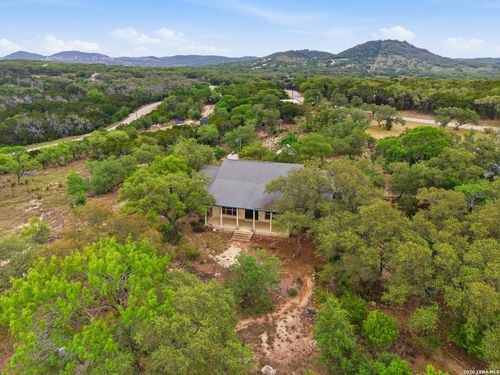 292 Phillip Dr, Pipe Creek, TX, 78063-5659 | Card Image