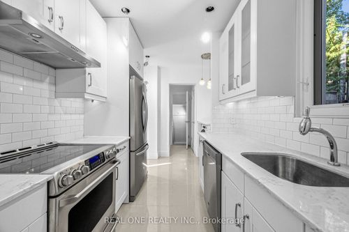 603 Spadina Rd, Toronto, ON, M5P2X1 | Card Image
