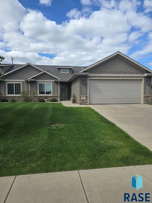 6732 E 42nd St Street, Sioux Falls, SD, 57110 | Card Image