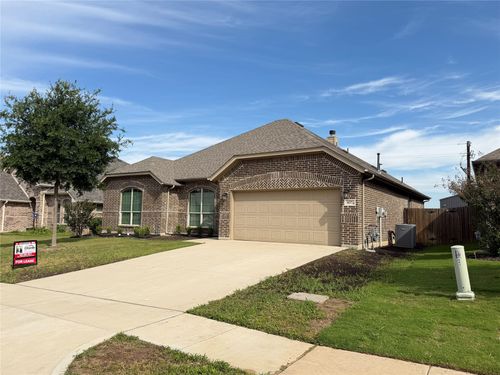 637 Peach Ln, Burleson, TX, 76028-8462 | Card Image