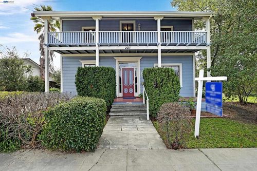 2211 College Ave, Livermore, CA, 94550-5716 | Card Image