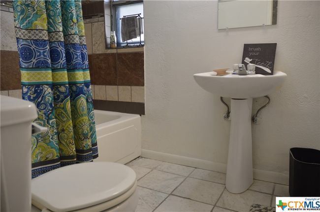 Bathroom 2 | Image 16