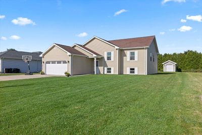 127 Amanda Ct, House other with 4 bedrooms, 3 bathrooms and null parking in Mukwonago WI | Image 1