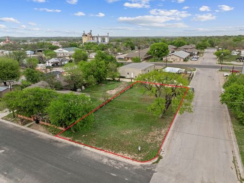 807 S Main St, Lampasas, TX, 76550-3242 | Card Image