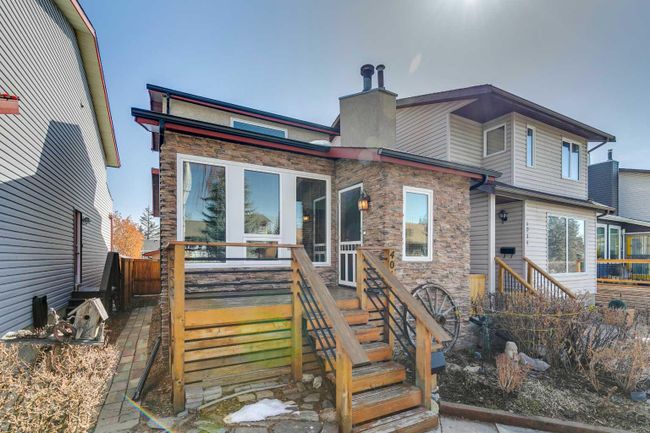 4016 46 Street Sw, Home with 3 bedrooms, 1 bathrooms and 2 parking in Calgary AB | Image 2