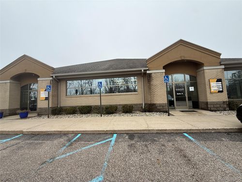 2-b-8382 Holly Road, Grand Blanc Charter Township, MI, 48439 | Card Image