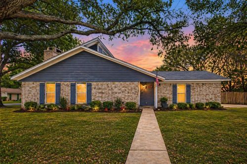 2306 Bunton Dr, El Campo, TX, 77437-9589 | Card Image