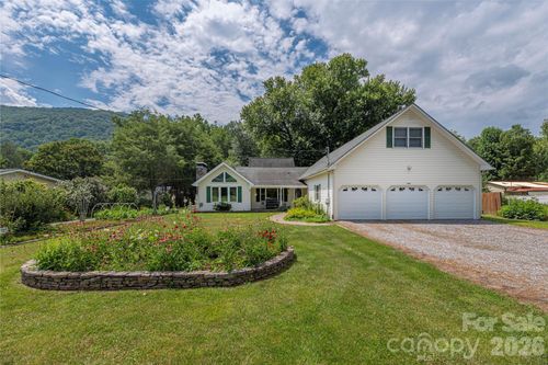 1075 Moody Farm Rd, Maggie Valley, NC, 28751-7847 | Card Image