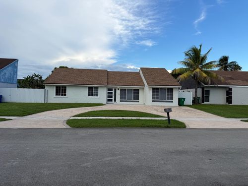 9211 S Cypress Cir, Miramar, FL, 33025-2458 | Card Image
