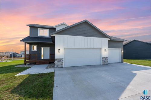 6304 S Dublin Ave Avenue, Sioux Falls, SD, 57106 | Card Image