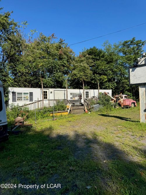 124 Main St, Dupont, PA, 18641-2213 | Card Image