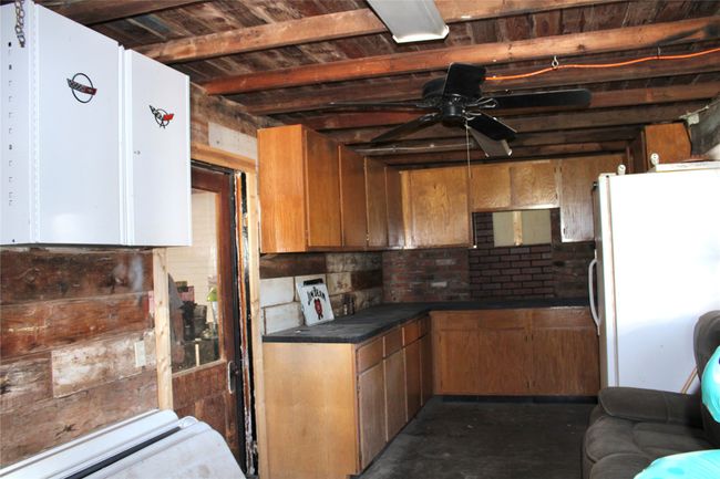 Pool Room in Garage | Image 38