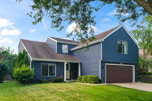 209 Alpine Dr, Vernon Hills, IL, 60061-2005 | Card Image