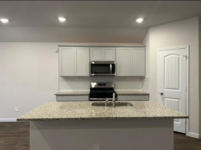 1313 Camden Ln, House other with 4 bedrooms, 3 bathrooms and 4 parking in Lockhart TX | Image 9