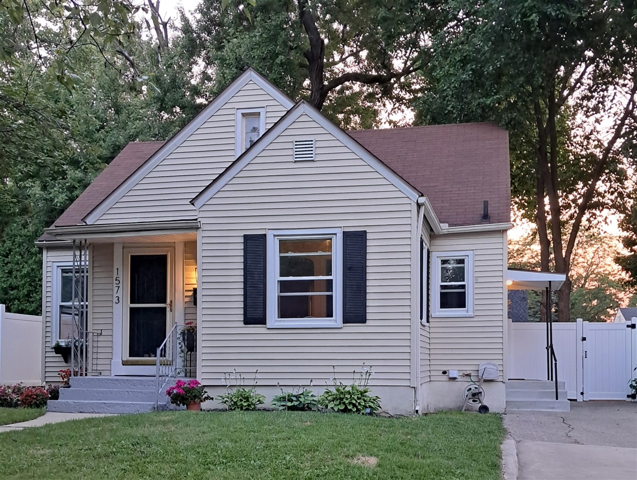 Ardmore St, Grand Rapids, MI 49507