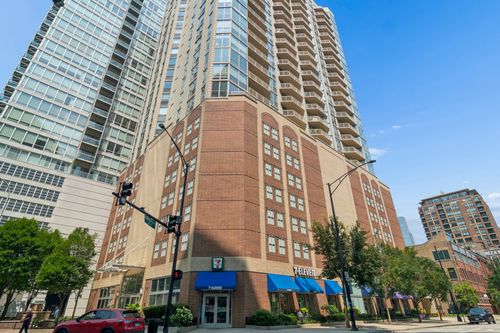 2205-645 N Kingsbury St, Chicago, IL, 60654-6872 | Card Image