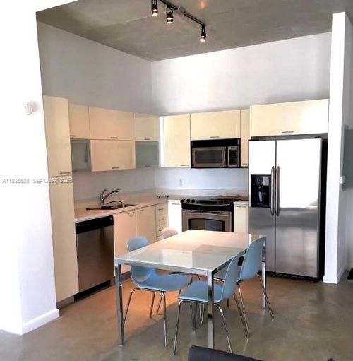 lph09-234 Ne 3rd St, Miami, FL, 33132-2215 | Card Image