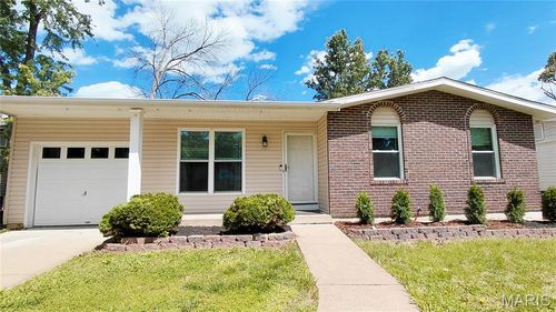 1529 Codorniz Ln, Fenton, MO, 63026-3601 | Card Image
