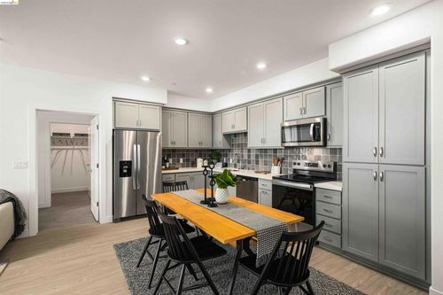 412-500 Somi Ct, Hayward, CA, 94544-4905 | Card Image