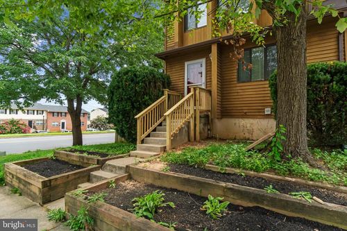 15 Gloucester Ct, REISTERSTOWN, MD, 21136-1427 | Card Image