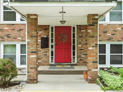 apt-5-810 Holland Ave, Port Huron, MI, 48060-1528 | Card Image