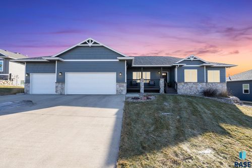 8209 E Willow Leaf St Street, Sioux Falls, SD, 57110 | Card Image