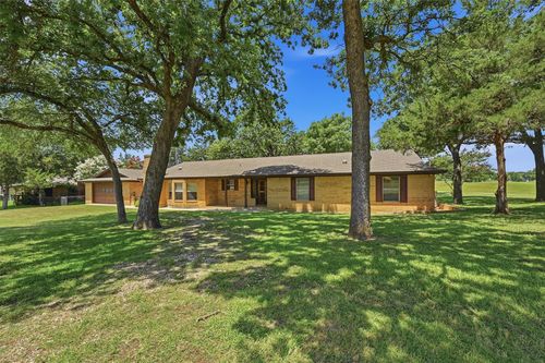 100 Mohican Trl, Lake Kiowa, TX, 76240-9418 | Card Image