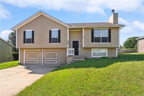 2009 Cypress Way, Pleasant Hill, MO, 64080-1184 | Card Image