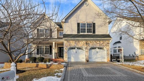 35 Reinhart Way, Bridgewater, NJ, 08807-5708 | Card Image