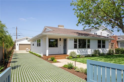 212 E 19th St, Costa Mesa, CA, 92627 | Card Image