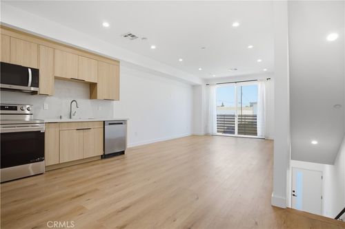 16106 Leadwell St, Van Nuys, CA, 91406 | Card Image