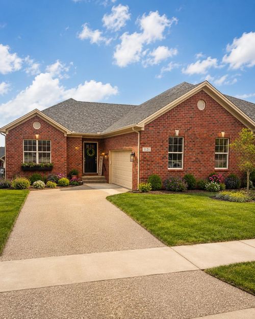 1121 Leawood Dr, Frankfort, KY, 40601-3396 | Card Image
