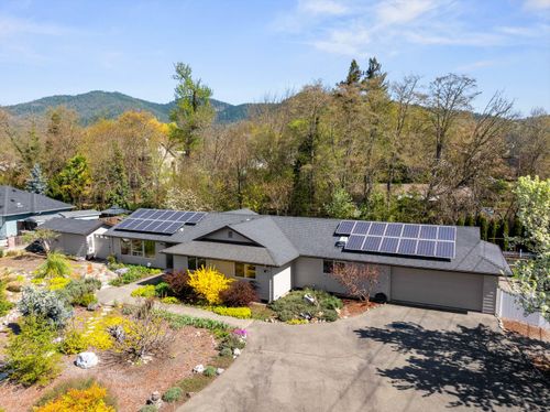 620 Nw Morgan Ln, Grants Pass, OR, 97526-3374 | Card Image