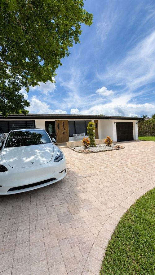 9170 Nw 24th Pl, Sunrise, FL, 33322-3218 | Card Image