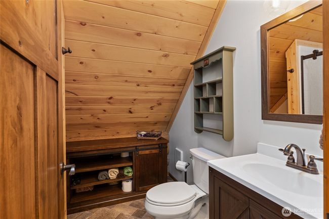 Bathroom off of the primary bedroom located upstairs. | Image 27