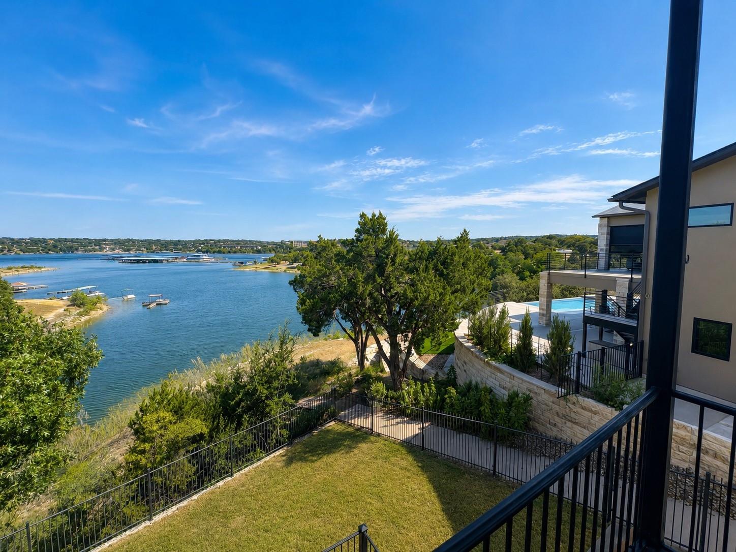 Residential in Point Venture 2