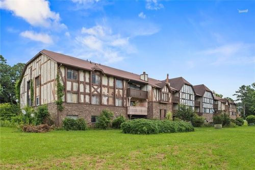 124 Camelot Dr, South Fulton, GA, 30349-6546 | Card Image