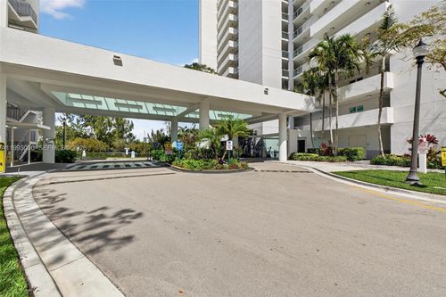2406-15051 Royal Oaks Ln, North Miami, FL, 33181 | Card Image
