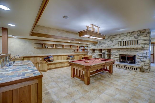 Wet bar and fireplace | Image 52