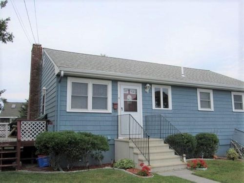 9 Central Pl, Bourne, MA, 02532-3425 | Card Image