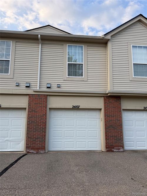 24107 Chesapeake Cir, Walled Lake, MI, 48390-5918 | Card Image
