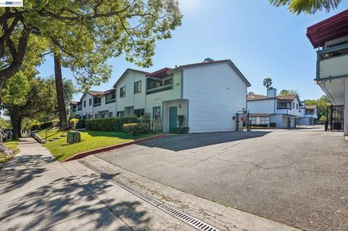 apt-9-1255 N Los Robles Ave, Pasadena, CA, 91104-2887 | Card Image