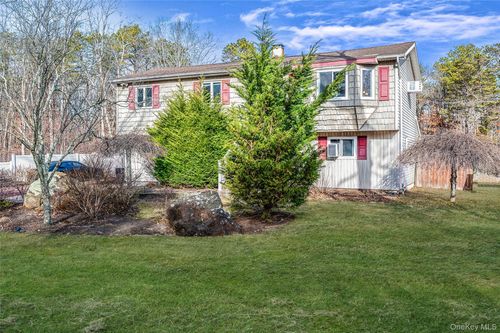 43 Madeline Rd, Ridge, NY, 11961-2943 | Card Image