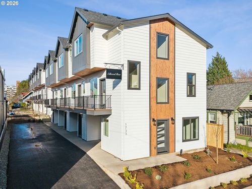 1724 Se Sherrett St, Portland, OR, 97202-7358 | Card Image