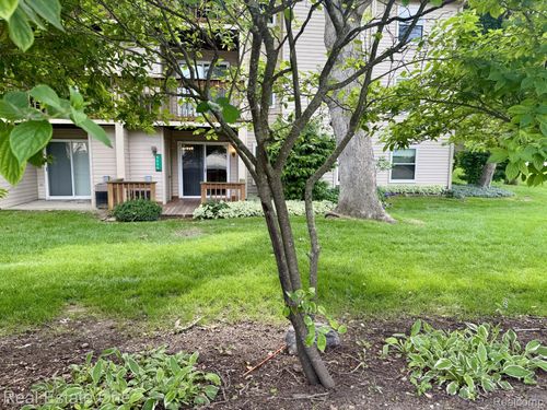 31-5096 Harbor Oak Drive, Waterford Charter Township, MI, 48329 | Card Image