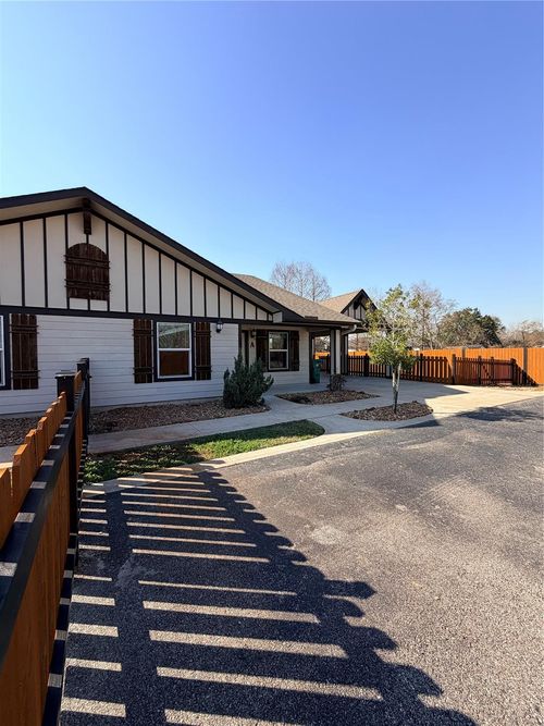 2005 Pasadena Blvd, Pasadena, TX, 77502-2834 | Card Image