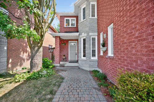 591 Plantation Gate, Newmarket, ON, L3X2C2 | Card Image